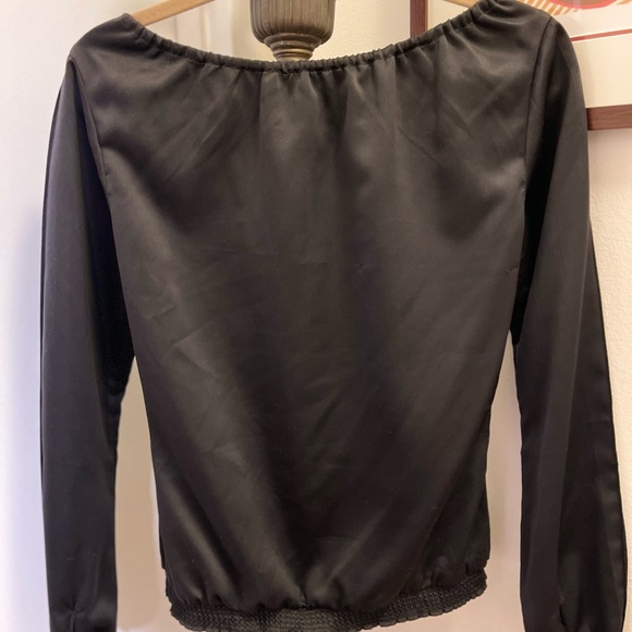 White House Black Market silky blouse size XS- can fit an S - Picture 2 of 2